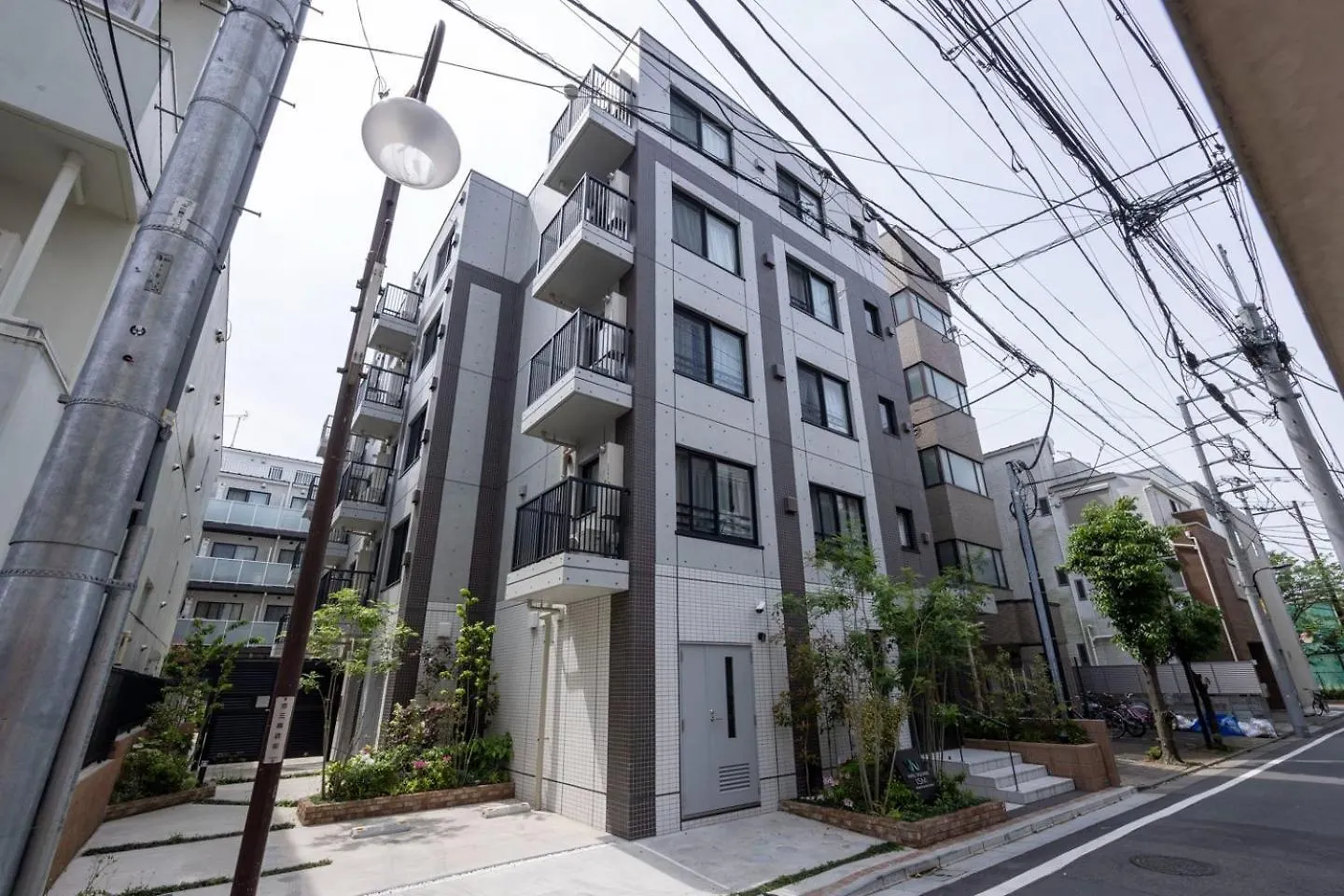 Апартаменты Wellsquareism Ikebukuro West Токио
