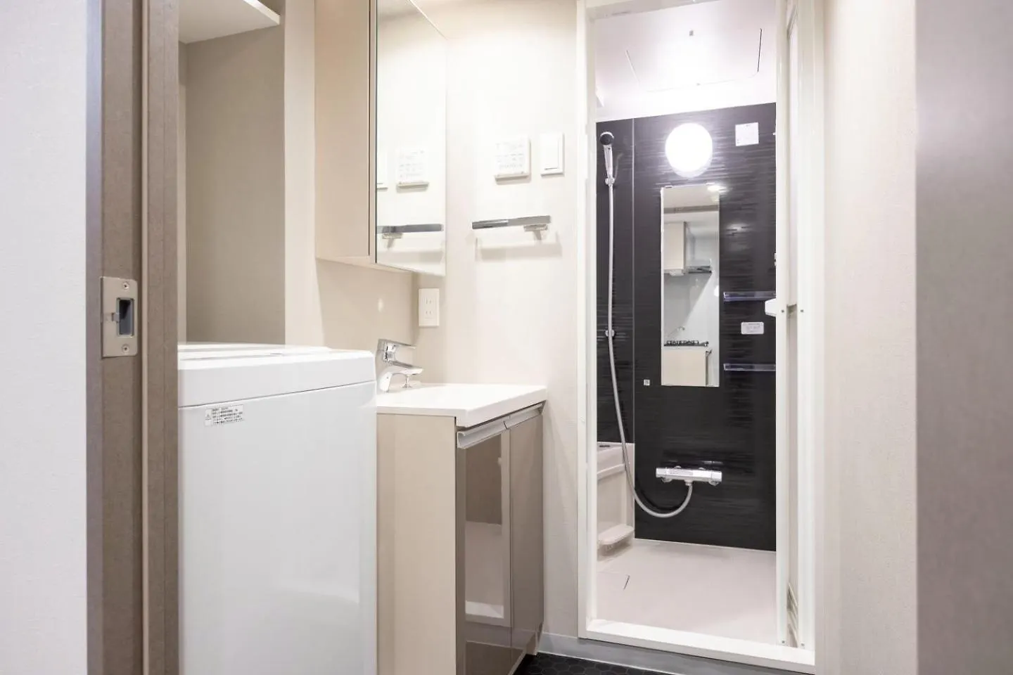 Апартаменты Wellsquareism Ikebukuro West Токио